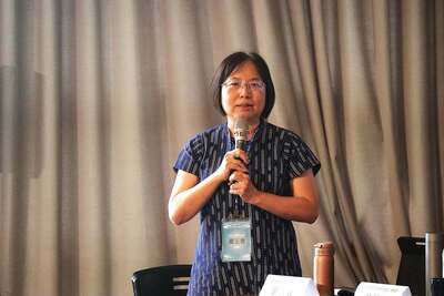 中正大學中文系楊玉君教授。