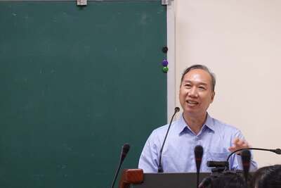 論文特約討論人魏慈德教授