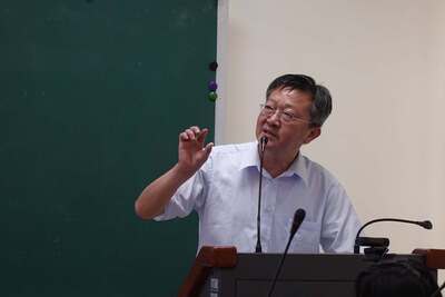 論文特約討論人顏進雄教授