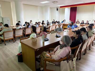 師生均專注聽講